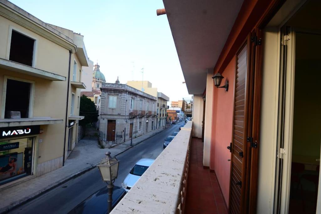 Casa Vacanza Donna Laura Barcellona Pozzo di Gotto Esterno foto